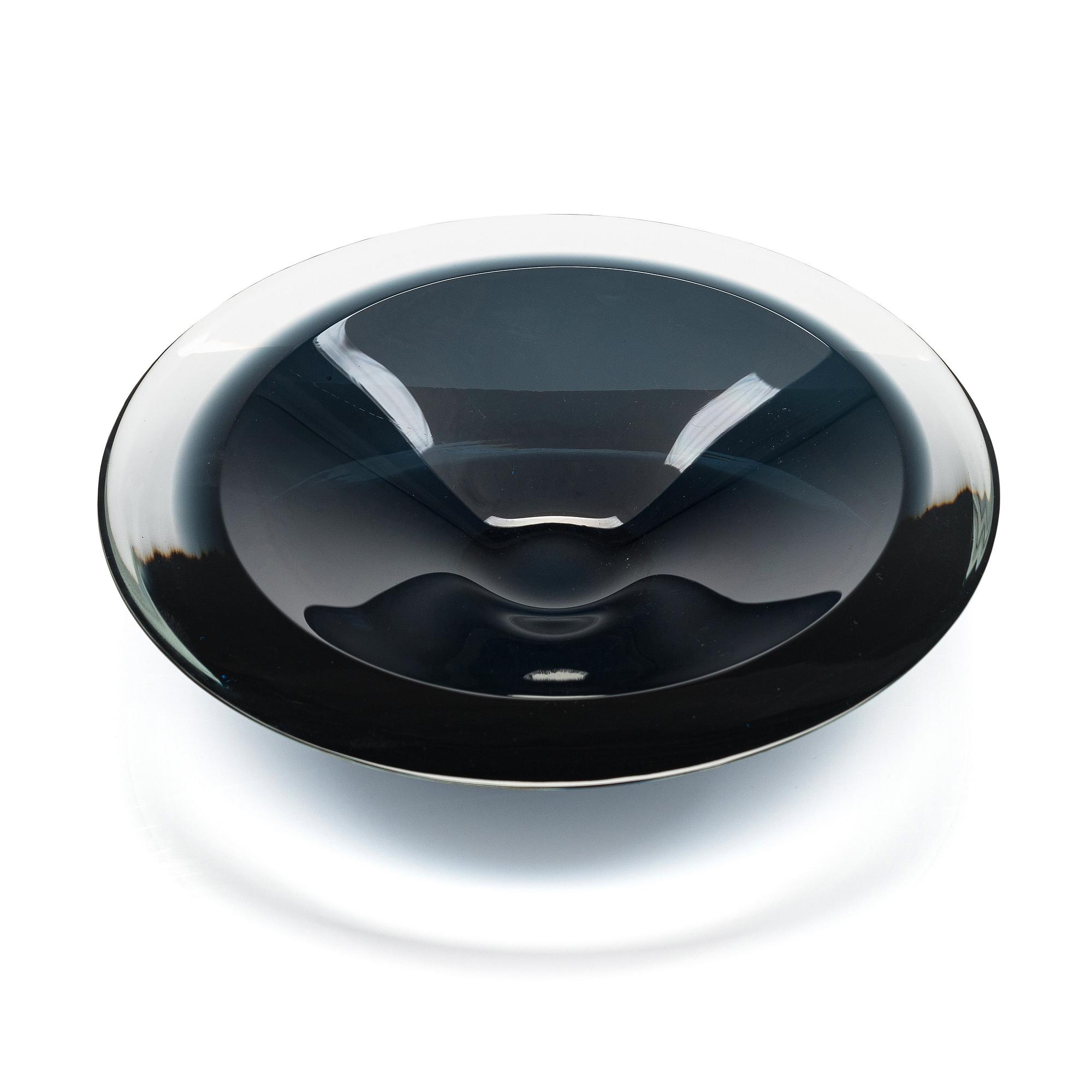 Saara Hopea, an art glass, signed S. Hopea Nuutajärvi Notsjö -58.