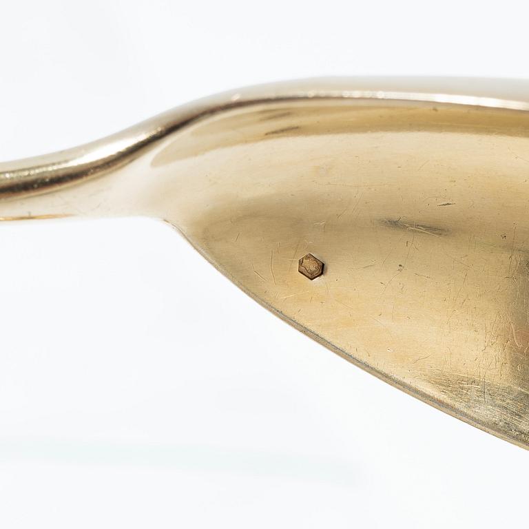 Georges Fouquet-Lapar, salladsbestick, ett par, samt 5 kaffeskedar, förgyllt silver, Frankrike (verksam 1897-1925).