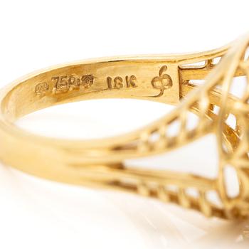 18K gold ring with small emeralds and a round brilliant-cut diamond.