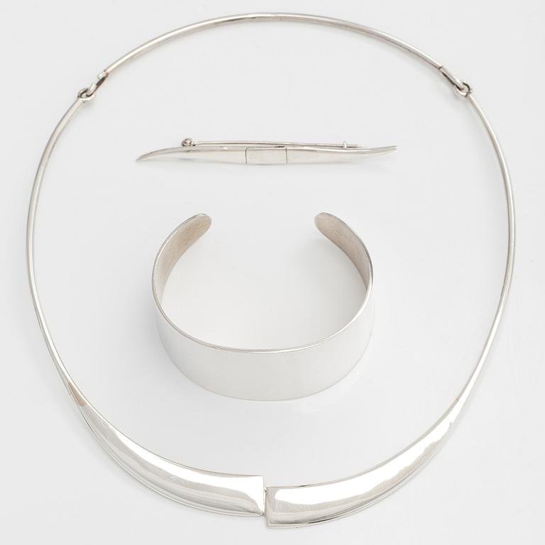 Pekka Piekäinen, necklace, bracelet and brooch, silver, Platinoro, Turku 2000 - 2009.