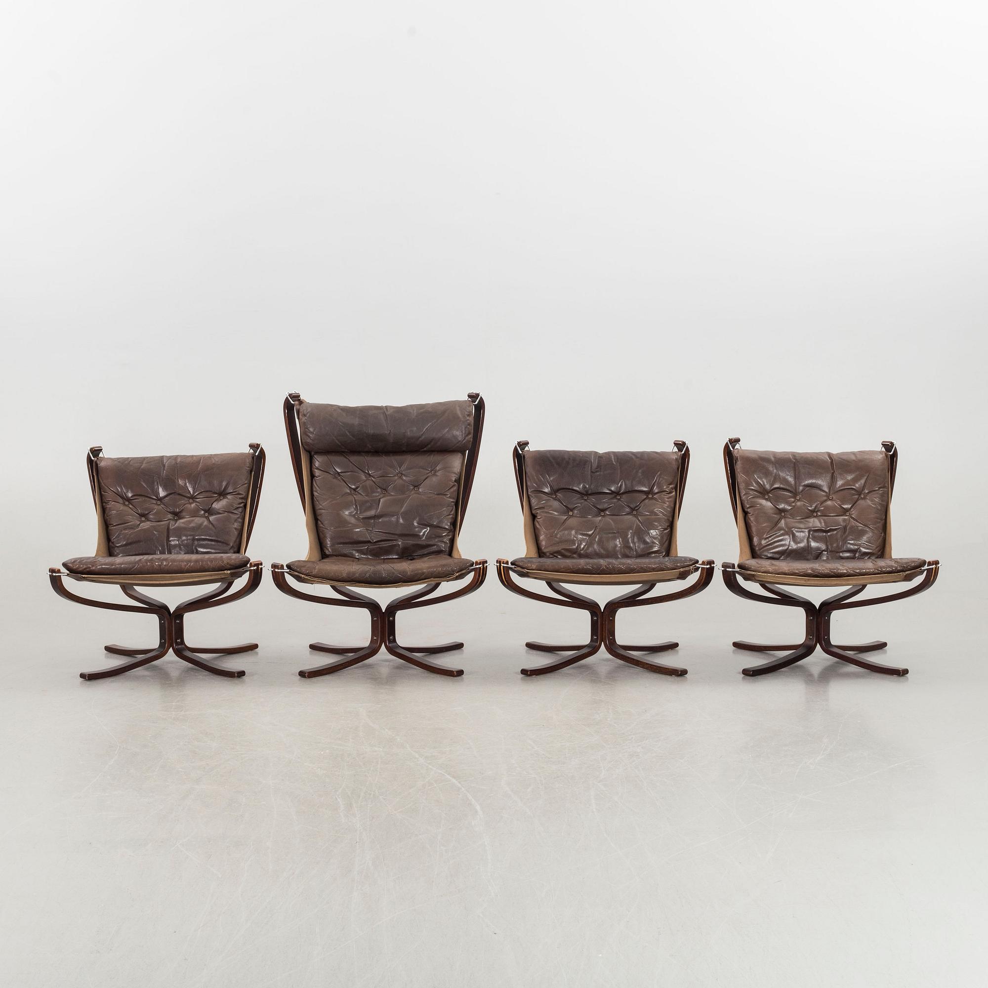 SIGURD RESSEL, fåtöljer, 4 st, och ett bord, "Falcon", Vatne Möbler Norge, 1970-tal.