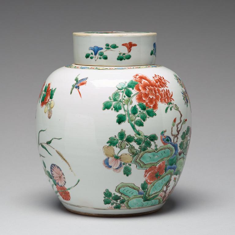 A famille verte jar with cover, Qing dynasty, 18th Century.