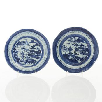 A set of thirteen Chinese blue and white porcelain dishes, Qing dynasty, 19th century.