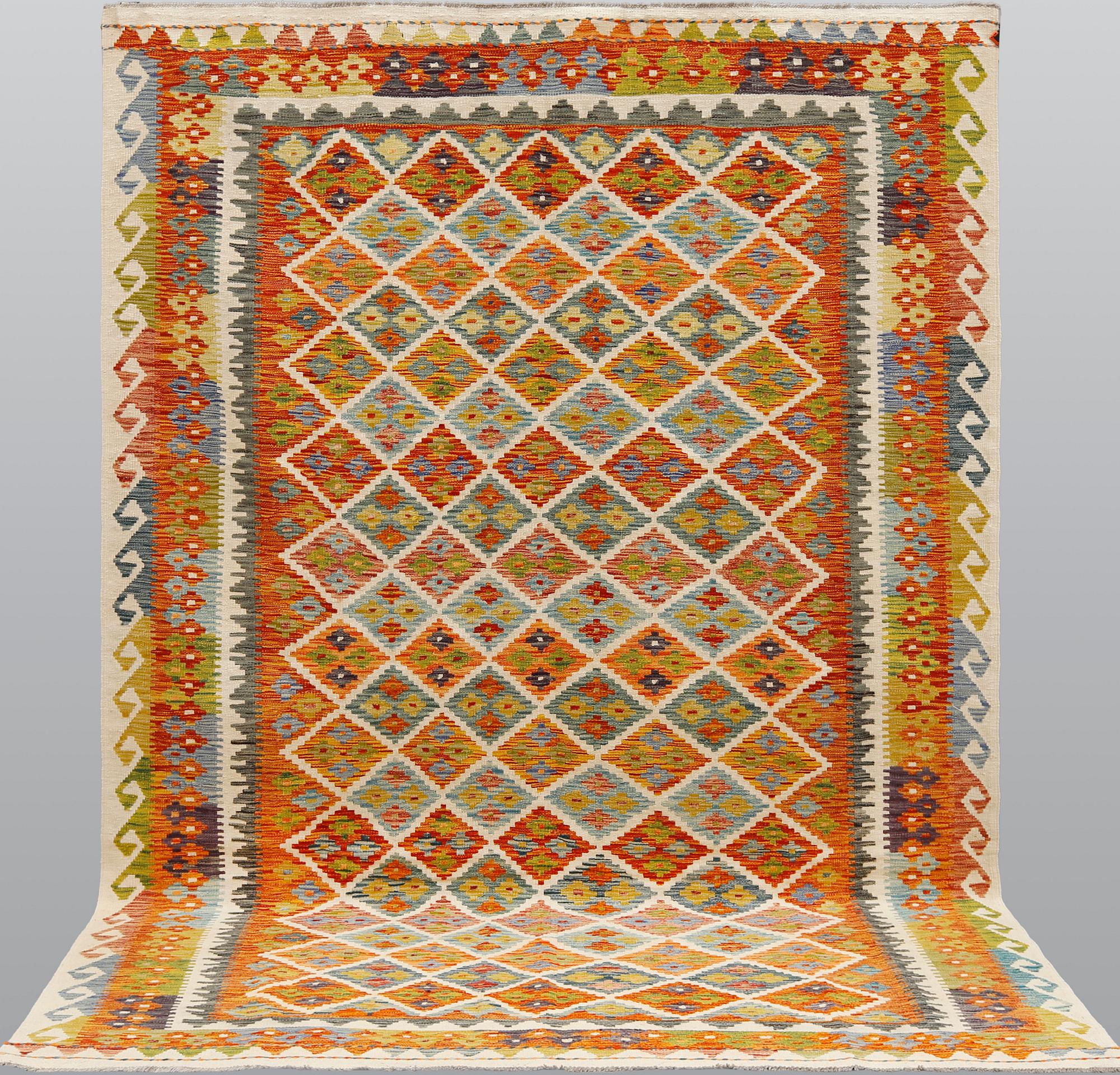 A kilim carpet, ca 306 x 203 cm.