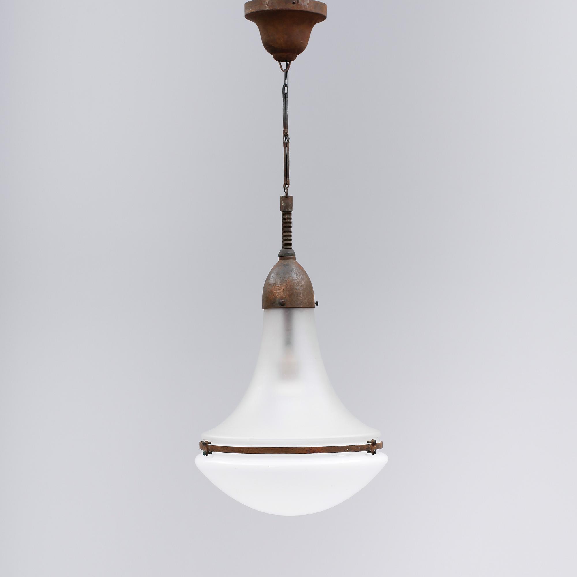 TAKLAMPA, 1900-talets första hälft. Höjd 52 cm.
