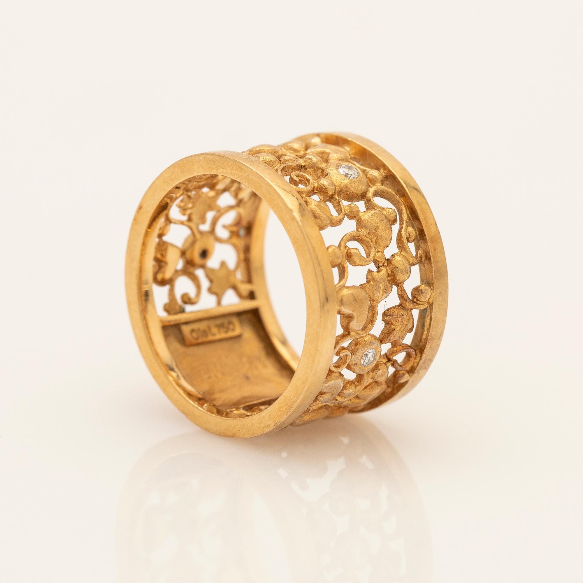 Ole Lynggaard, ring, 18K gold with brilliant-cut diamonds.