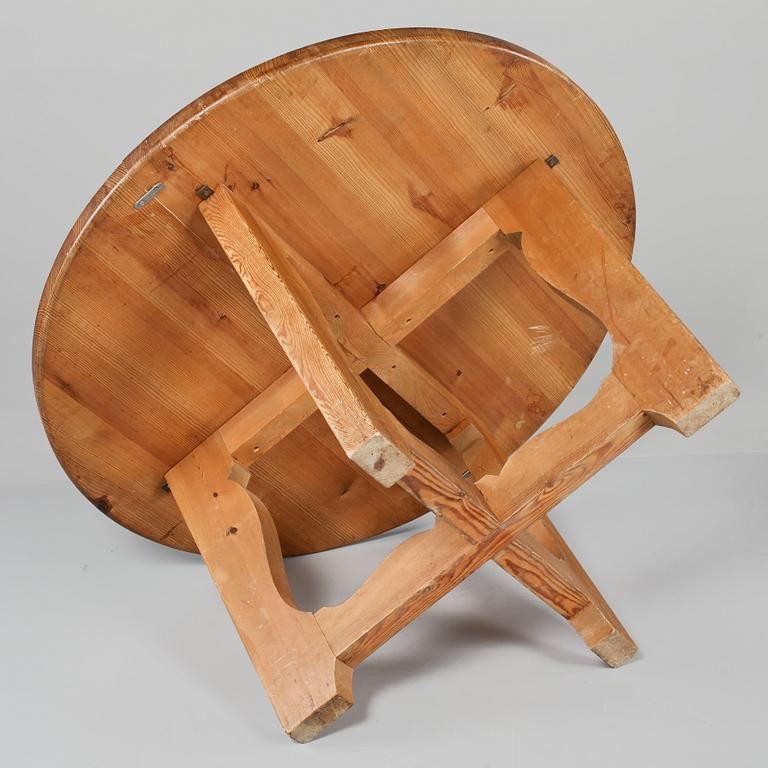 A stained pine dining table, attributed to Axel Einar Hjorth, Nordiska Kompaniet, 1930's.