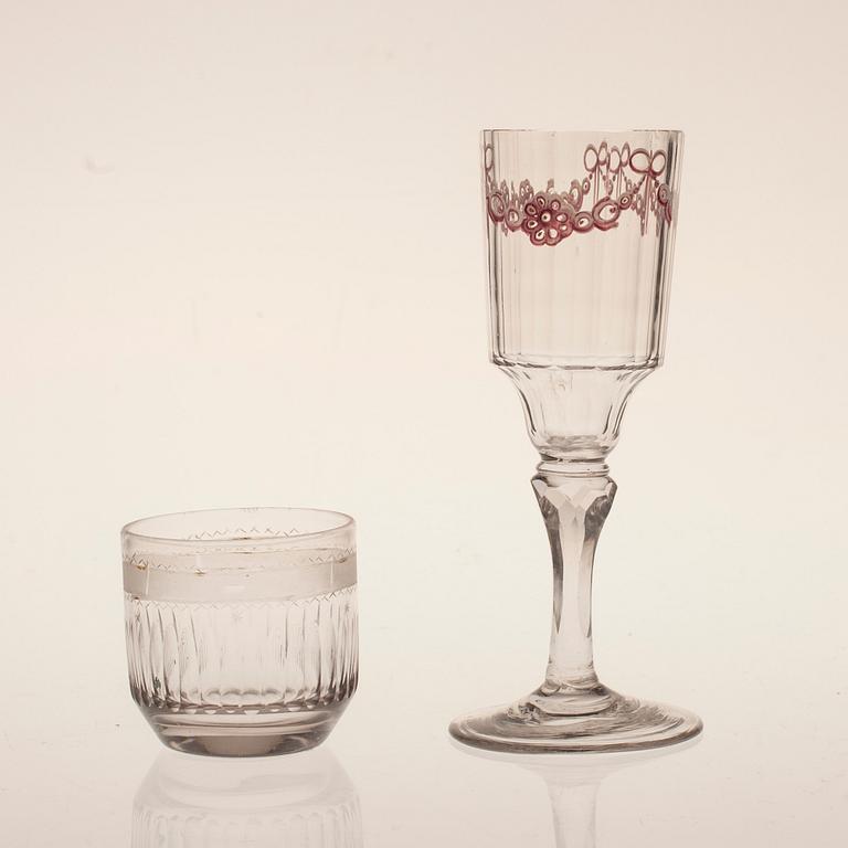 PARTI GLASFÖREMÅL, 5 delar, 1700/1800-tal.