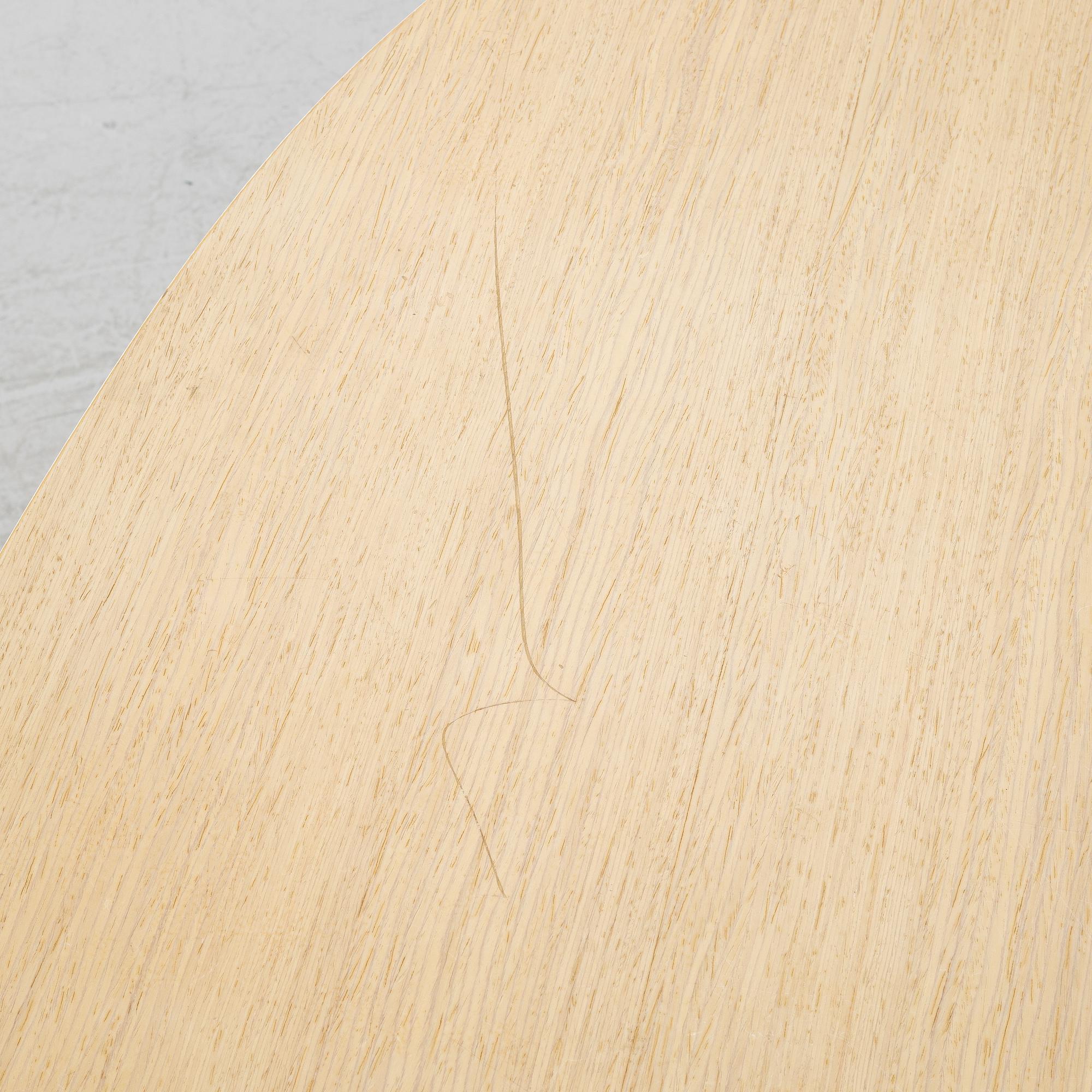 Lievore Altherr Molina, matbord, 'Eolo', Arper.