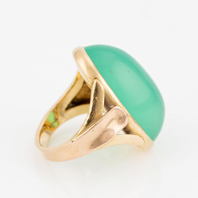 Ring, W.A Bolin, 18K gold with oval cabochon-cut chrysoprase.