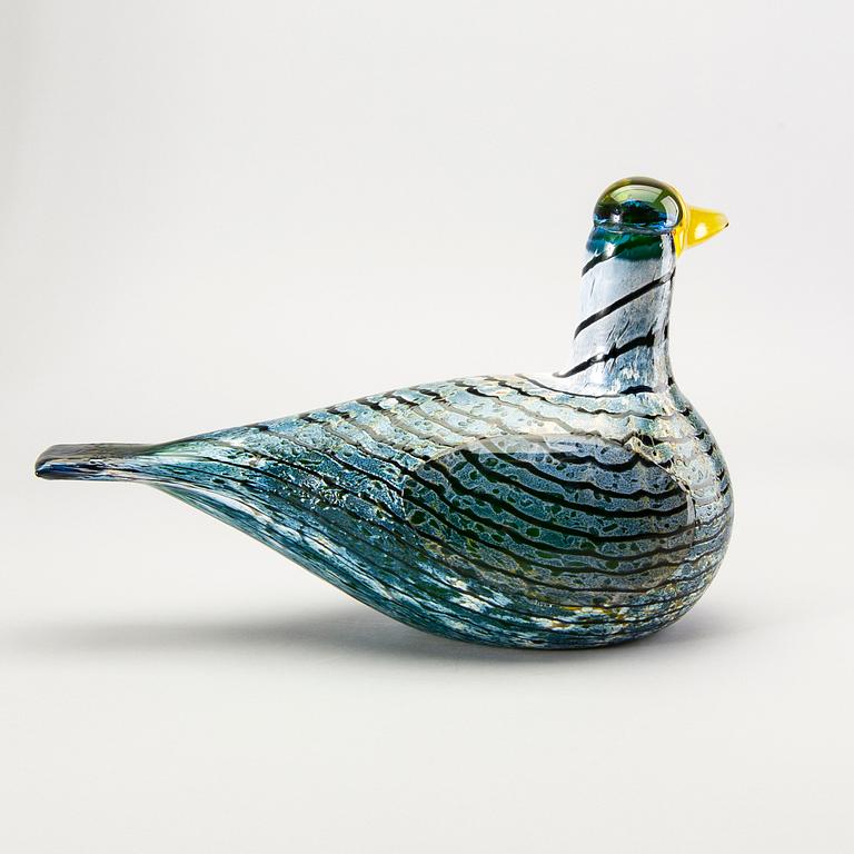 Oiva Toikka,  glass sculpture signed and numbered 852/2000 Nuutajärvi Finland.