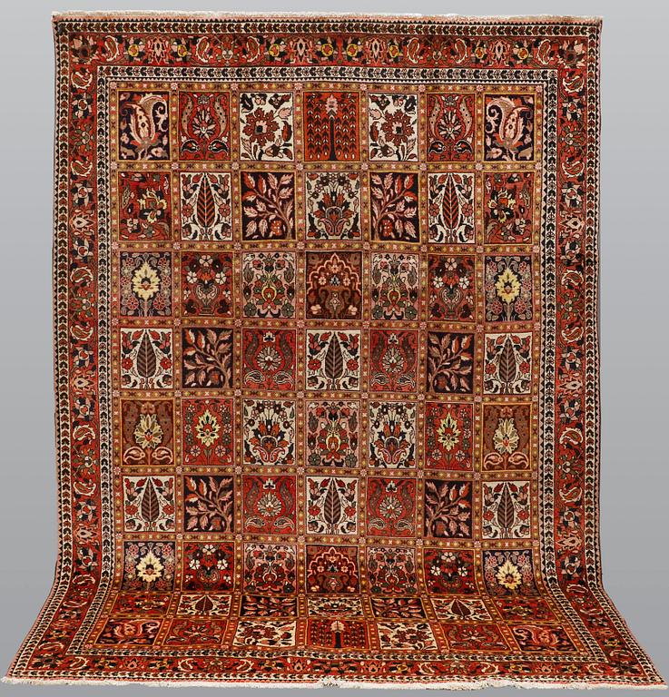 A carpet, Baktiari, ca 315 x 217 cm.