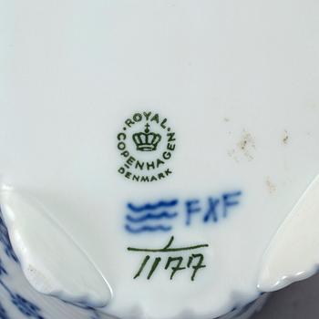 SERVISDELAR, 14 delar, porslin, "Musselmalet", Royal Copenhagen.
