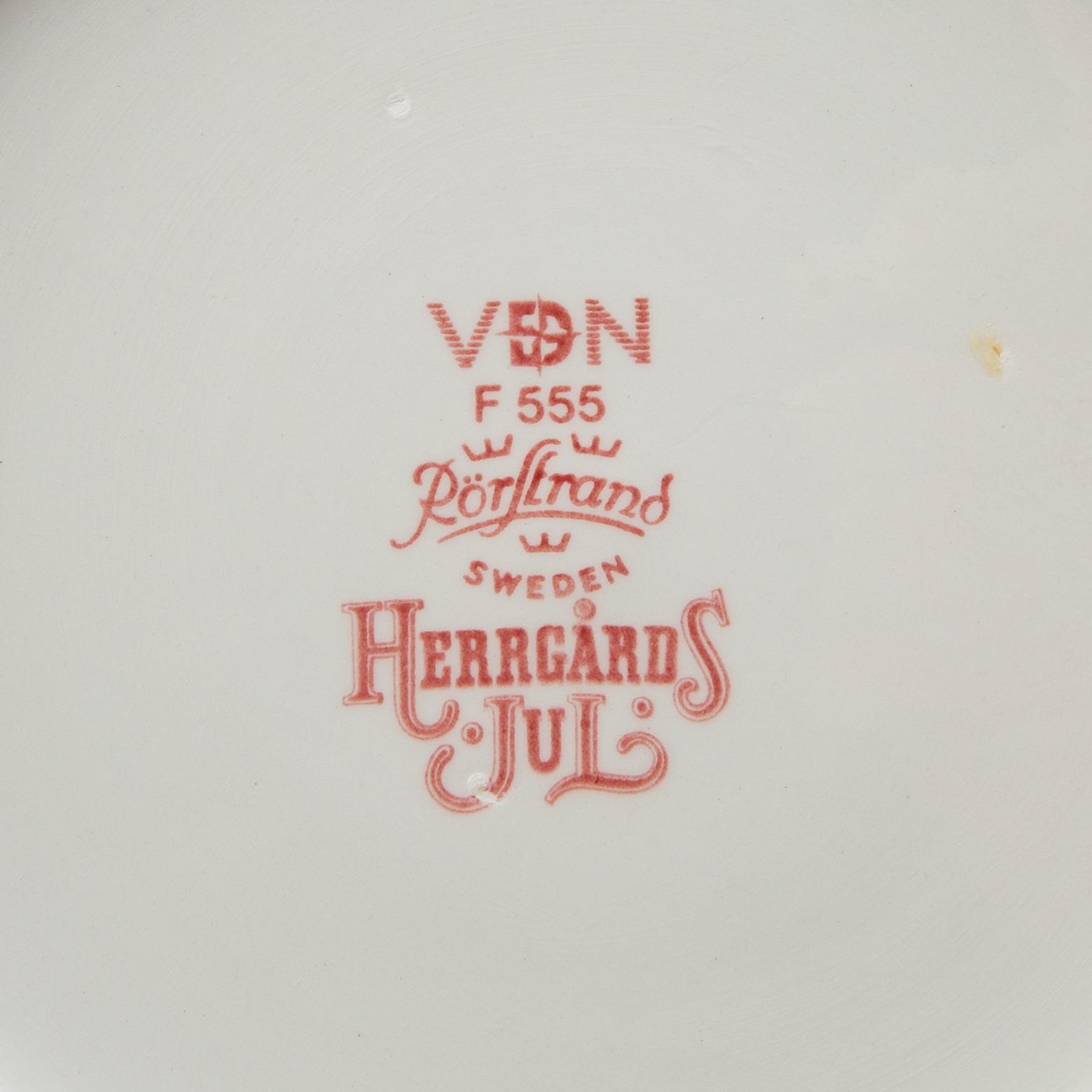 Covered bowl "Herrgårds-jul" Rörstrand porcelain.