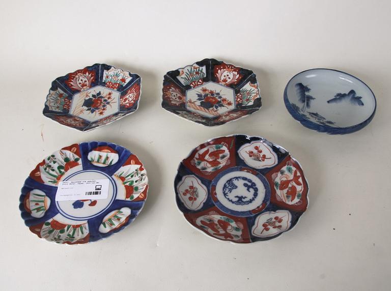 TALLRIKAR OCH SKÅLFAT, 2+2+1 delar.  Porslin. Japan, 1800-tal mm.