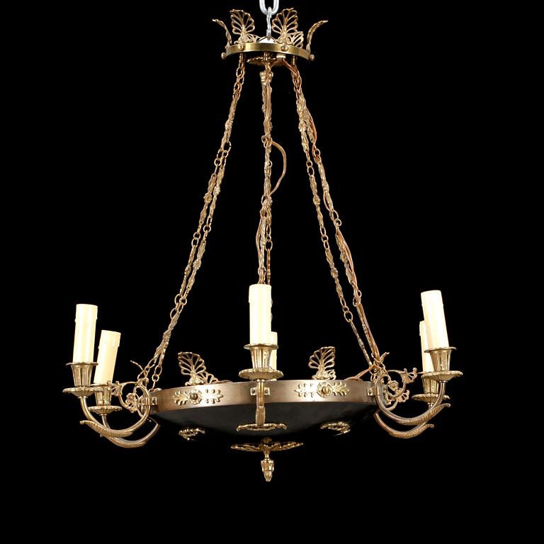 TAKAMPEL, empirestil, 1900-talets första hälft. Höjd ca 70 cm.
