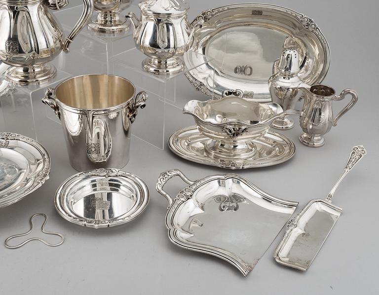 A French 20th century silver 950/1000 service, marked EC, Paris.
