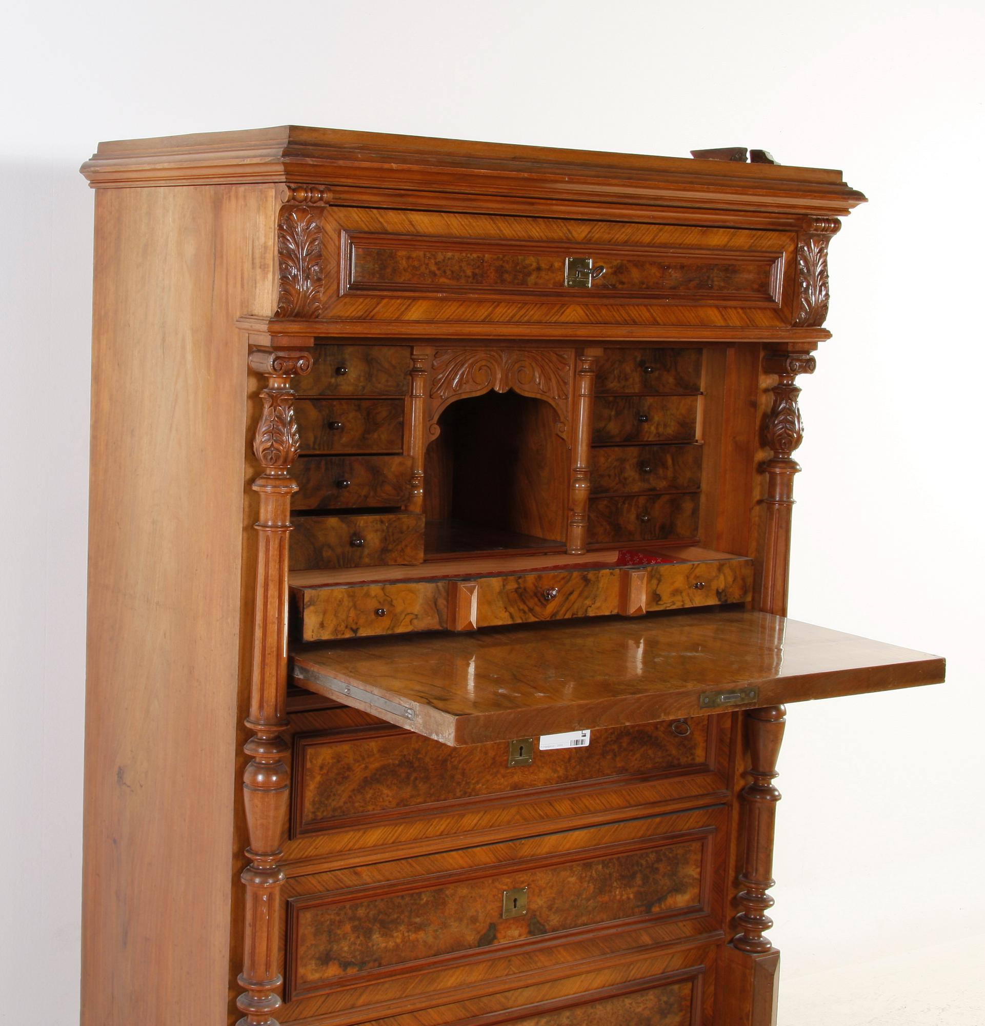 CHIFFONJE. Nyrenässans 1800-talets andra hälft.