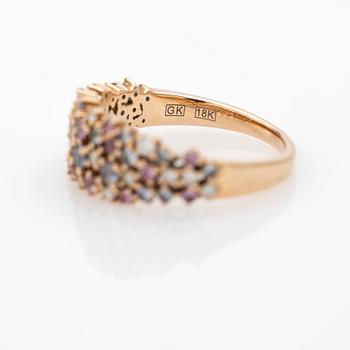 Ring, 18K roséguld med rosa och blå safirer och briljantslipade diamanter.