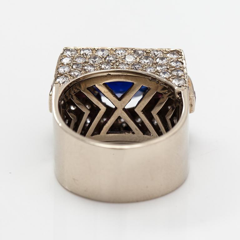 Ring, 18K vitguld, diamanter ca 2.40 ct tot, syntetisk safir och rubiner.