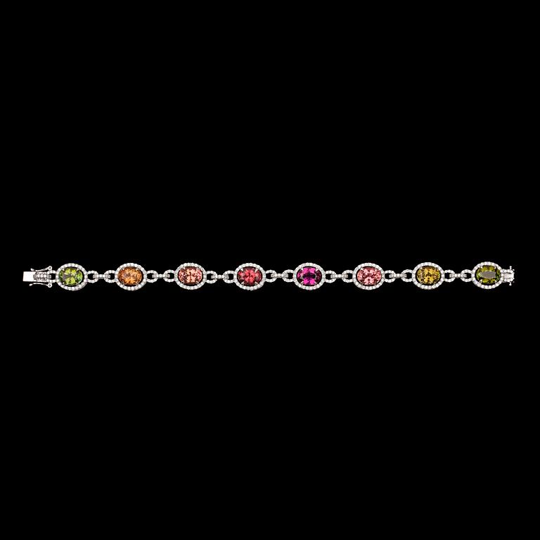 ARMBAND, olikfärgade turmaliner, 15.62 ct, diamanter 2.17 ct. Kvalitet H /VS.