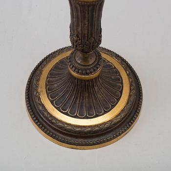 LJUSSTAKAR, ett par, brons, Frankrike, omkring år 1800.