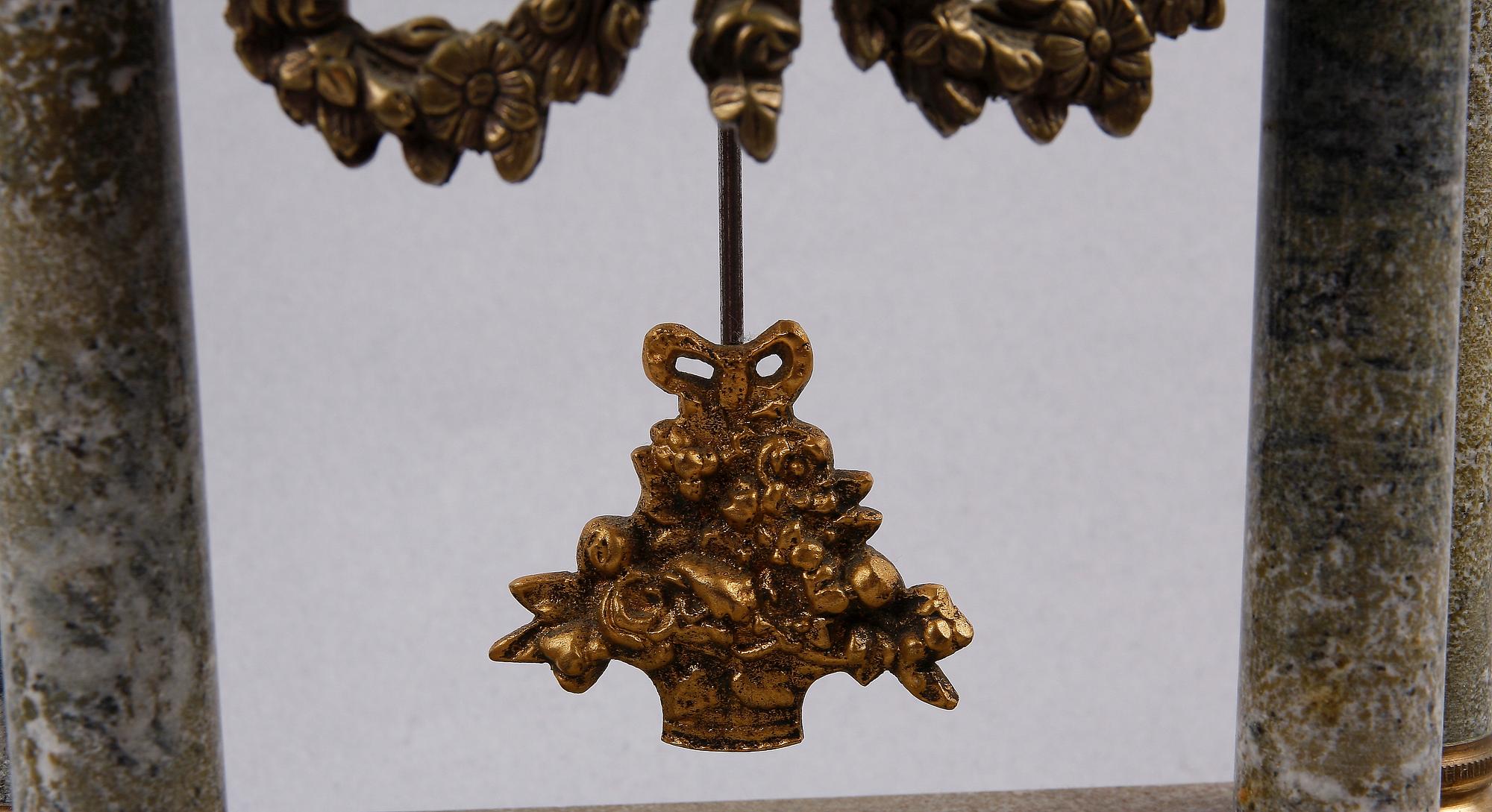 BORDSPENDYL, marmor, Louis XVI stil, 1900-tal.