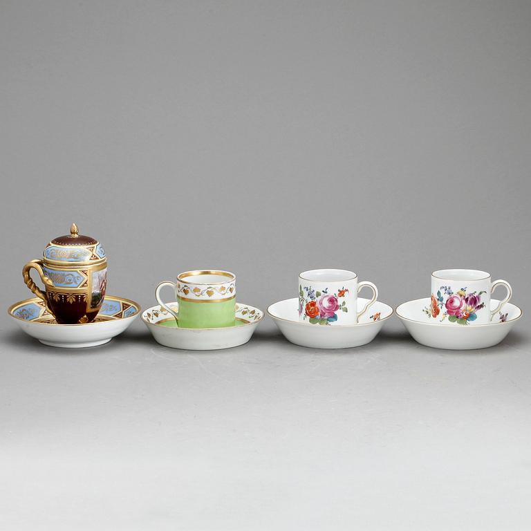KOPPAR på FAT, 4 st, porslin, Wien, 1800-tal.