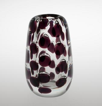 Saara Hopea, A VASE.