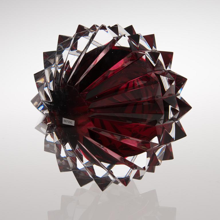 NANNY STILL, GLASSKULPTUR.  Rubin (Diamant). Sign. Nanny Still, Riihimäen Lasi Oy.