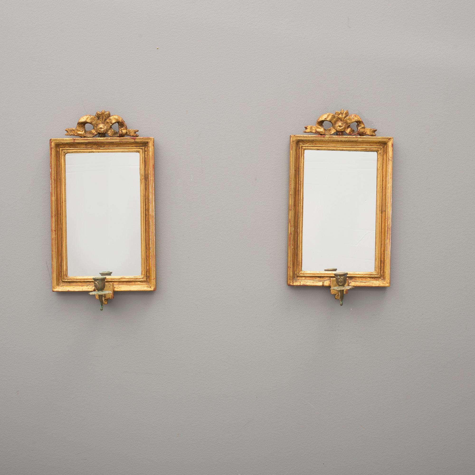 SPEGELLAMPETTER, ett par, Gustavianska stil. Omkring 1900-talets mitt.