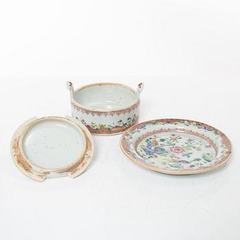 A small Chinese famille rose porcelain tureen with cover and stand, two salt cellars, Qing dynasty, Qianlong (1736-95).