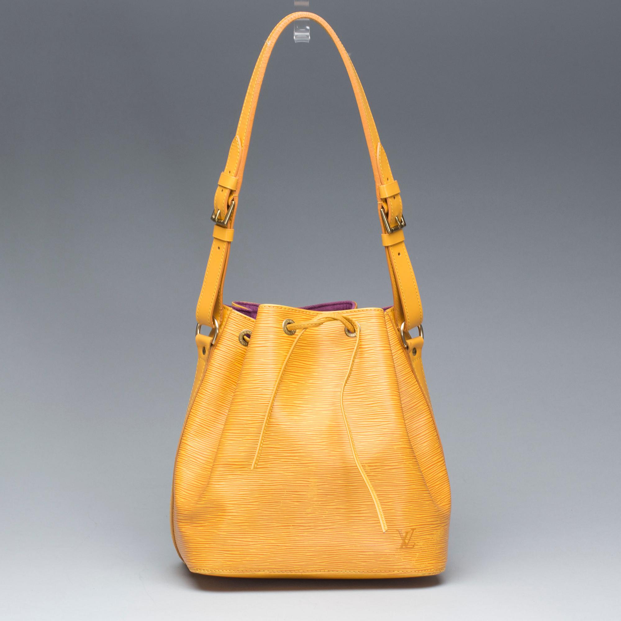 VÄSKA, "Petit Noé", Louis Vuitton.