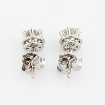 Earrings with brilliant-cut diamonds.