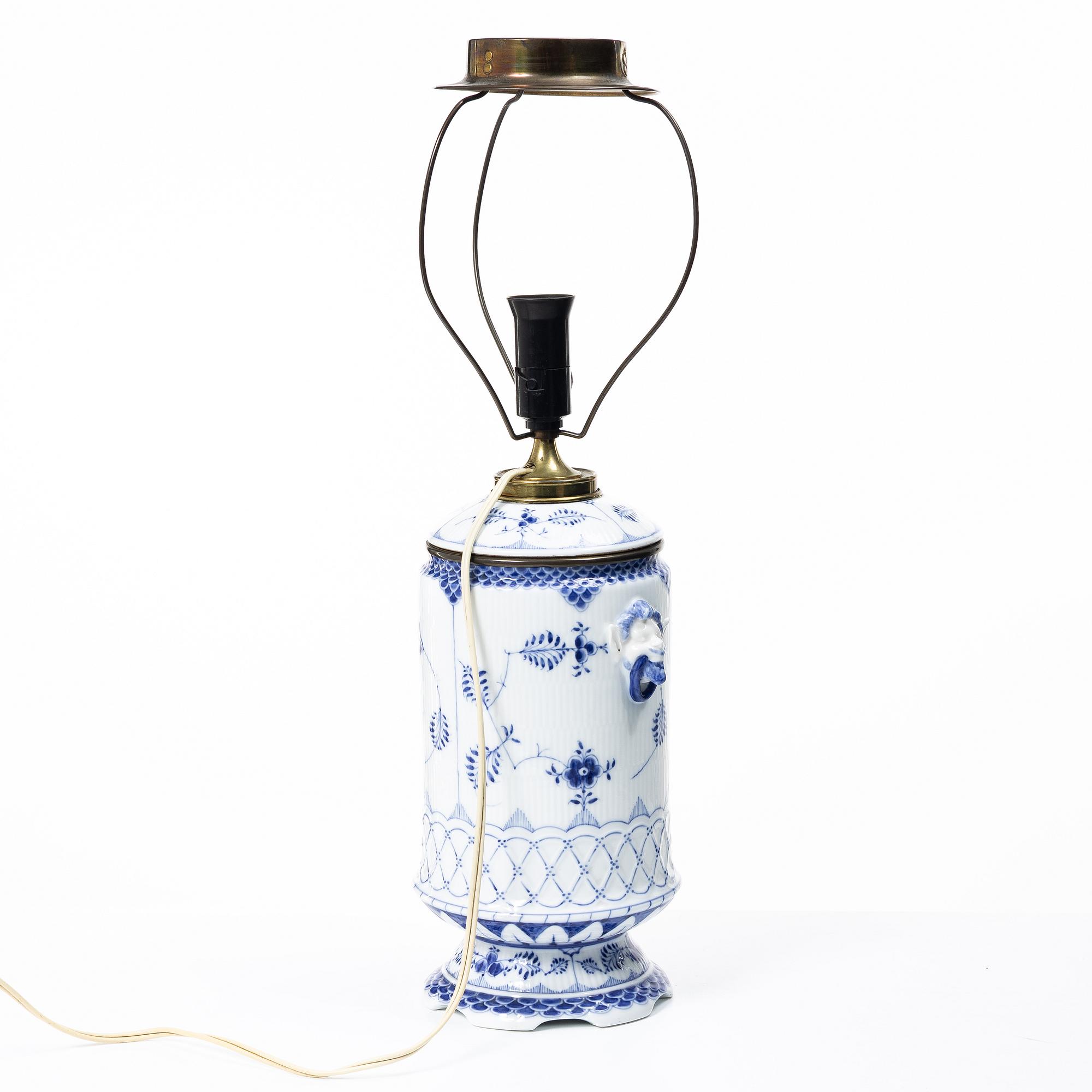 Royal Copenhagen, bordslampa, porslin, "Musselmalet", 1894-1900, Danmark.