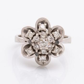Ring 14K whitegold 13 brilliant-cut diamonds approx 0,40 ct in total.