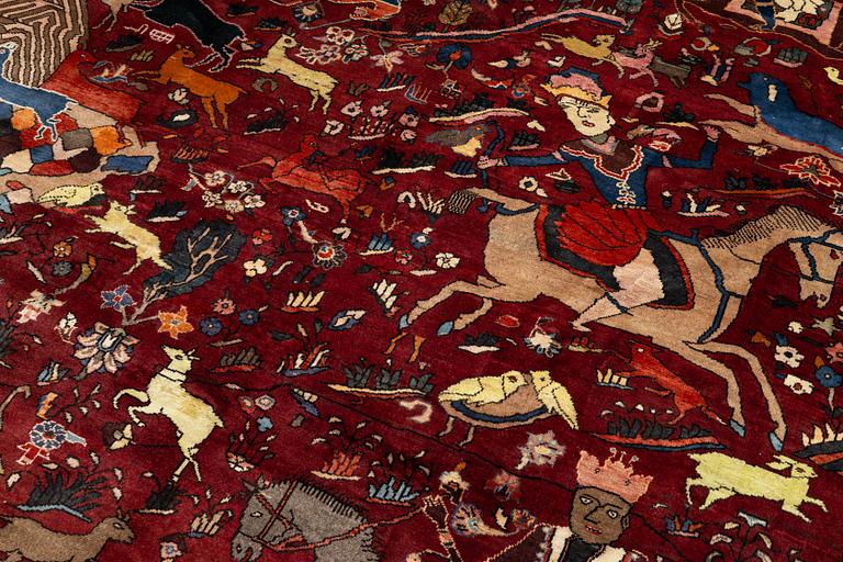A Chahar Mahal va Bakhtiar carpet  ca 393 x 300 cm.