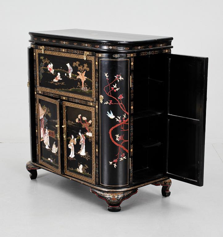 SKÅP, Kina, 1900-tal.