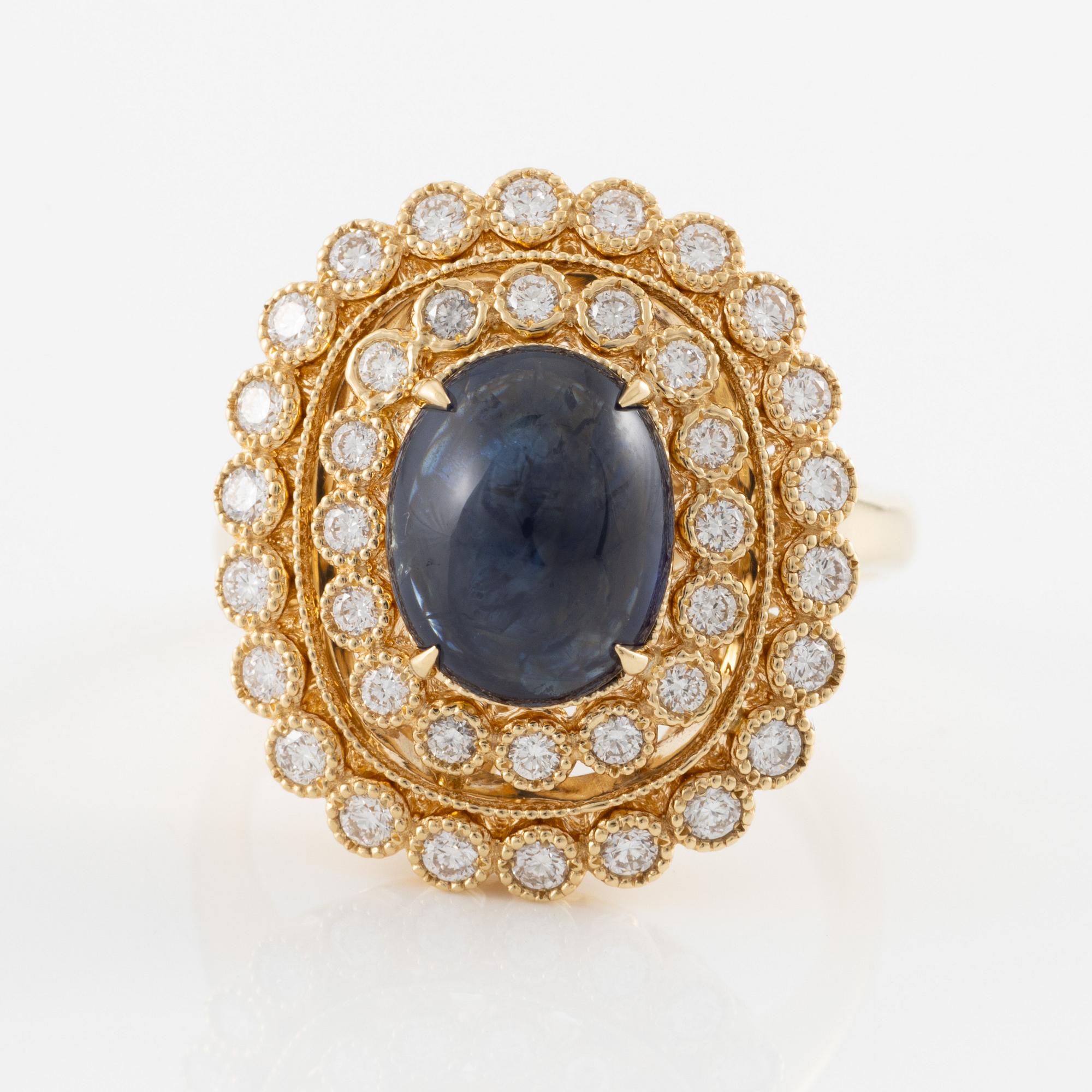 Ring in 18K gold with cabochon-cut sapphire and brilliant-cut diamonds.