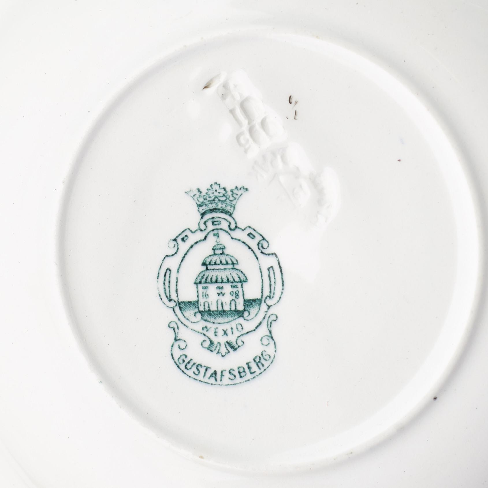 A Gustafsberg 'Weixö' part dinner service.