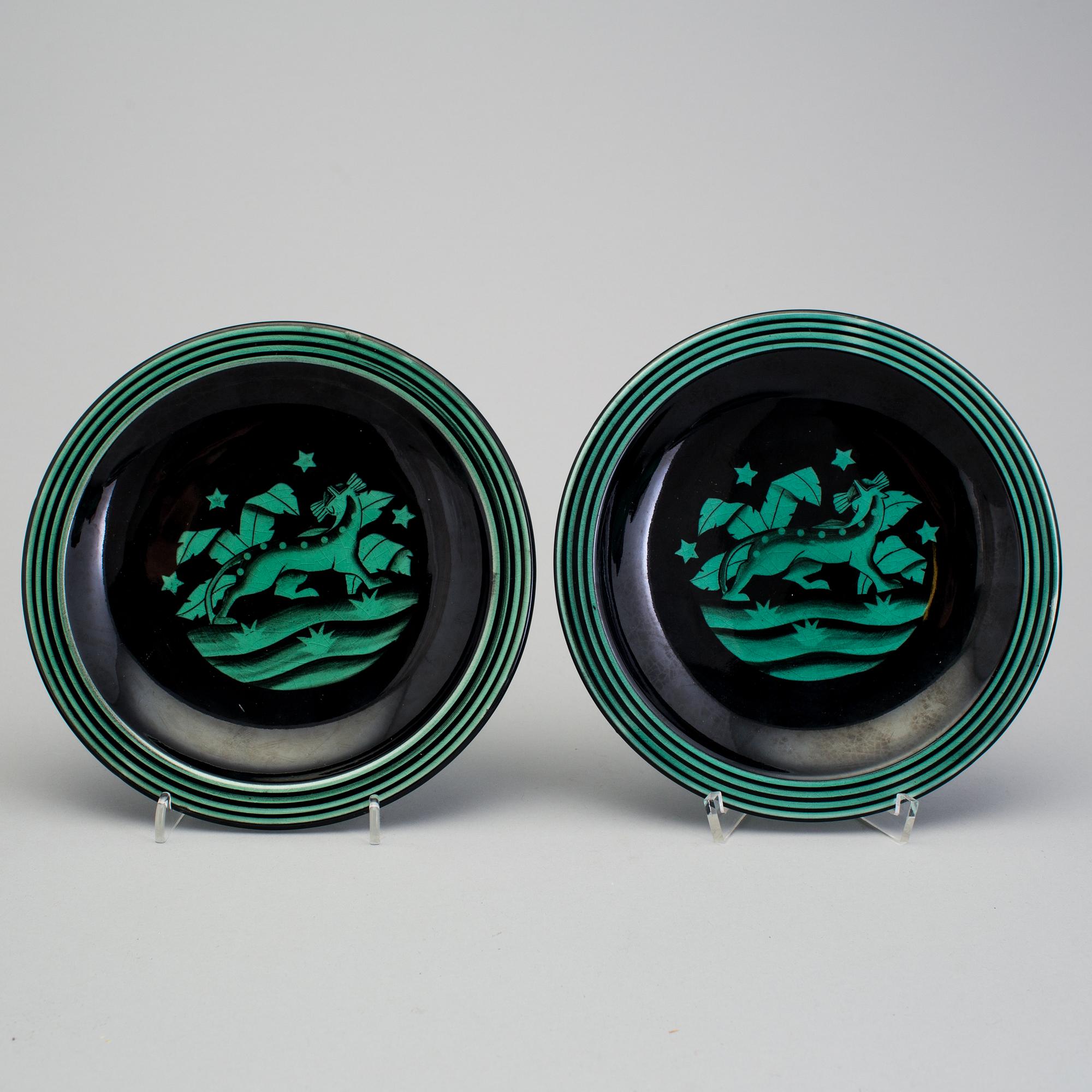 5 plates and 1 lidded box of the "V series" by Ilse Claesson for Rörstrand, 1930´s.