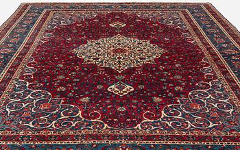 A carpet, semi-antique, Chāl Shotor, ca 421,5 x 316 cm.