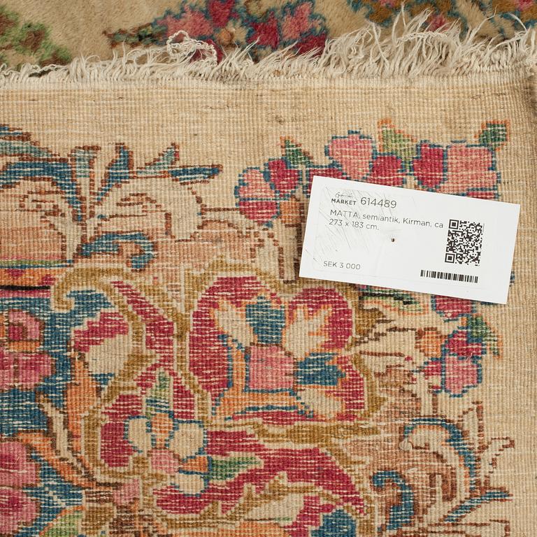 MATTA, semiantik, Kirman, ca 273 x 183 cm.