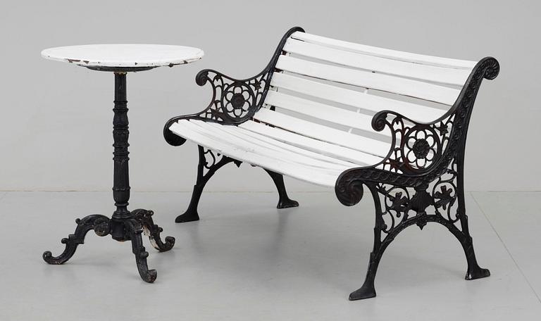 TRÄDGÅRDSSOFFA samt BORD, gjutjärn. 1900-talets början.