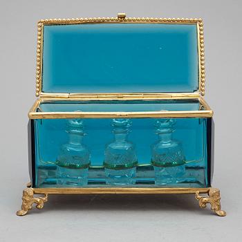 FLAKONGBEHÅLLARE, glas, 1800-talets slut.