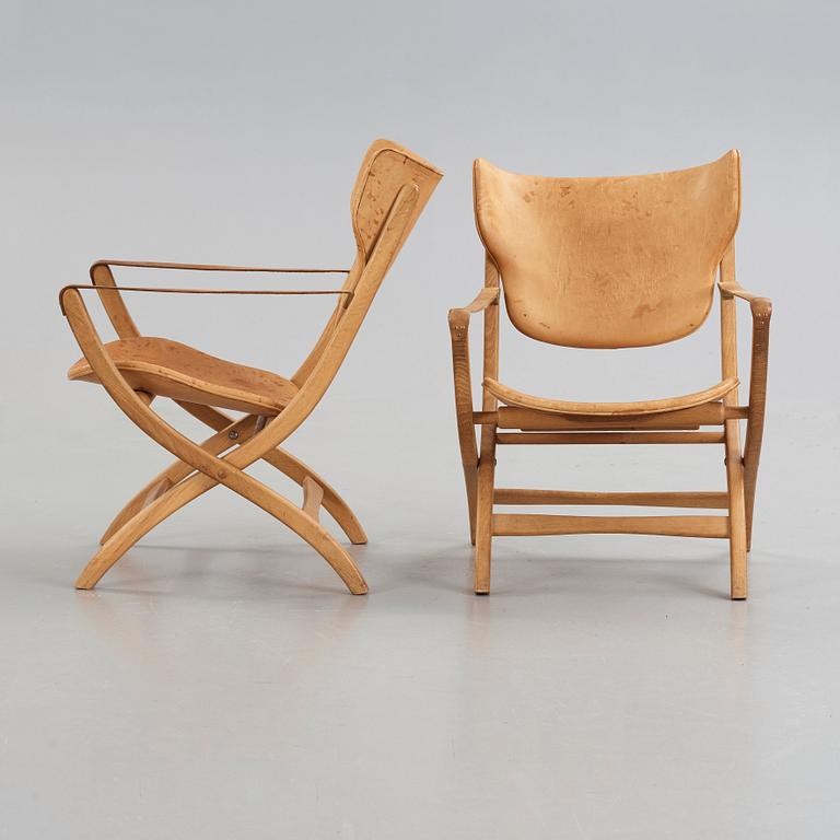 A pair of Poul Hundevad oak Egyptian folding chairs, Vamdrup, Denmark 1950-60's.