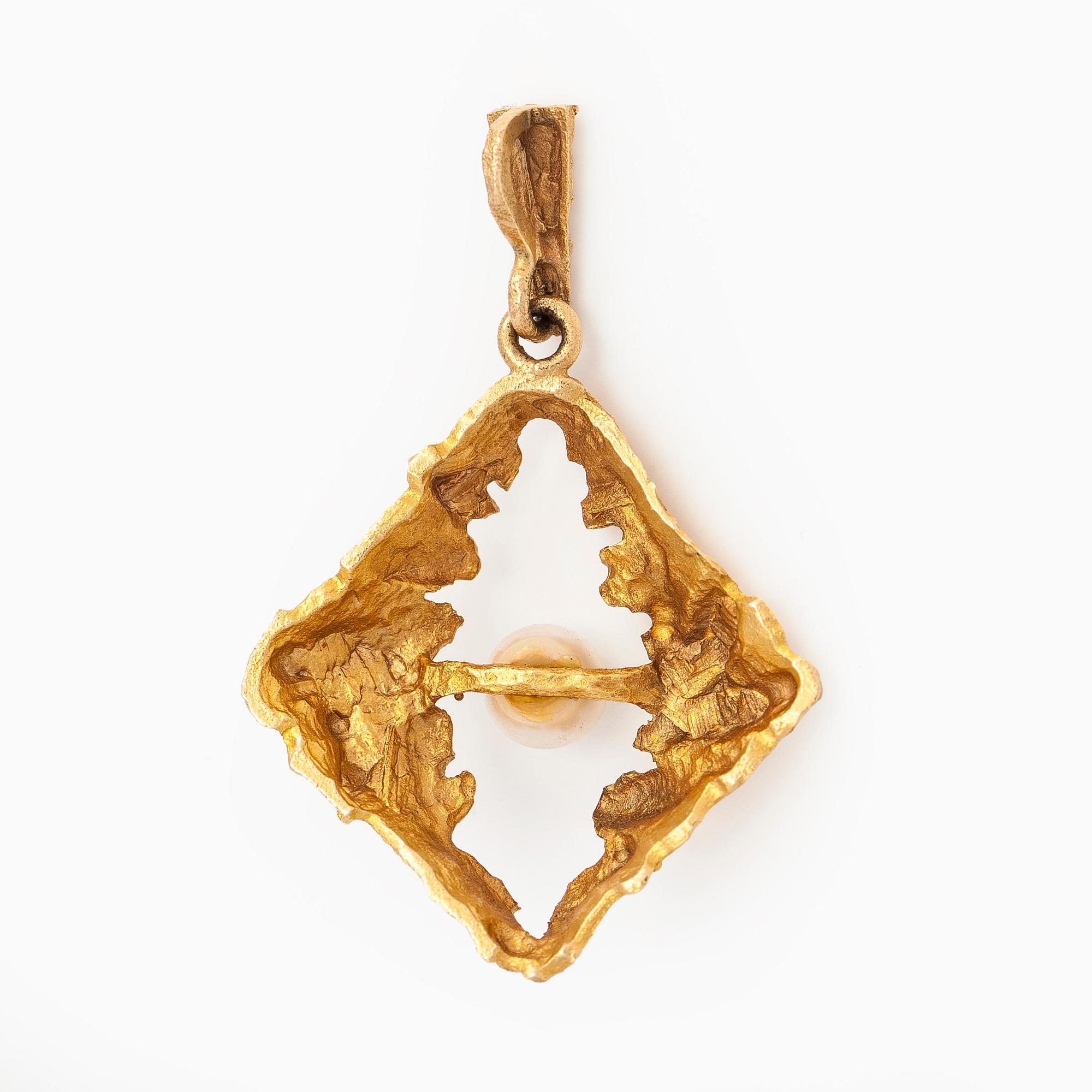 Hänge, odlad pärla, 14K guld. Tammen Koru, Åbo.