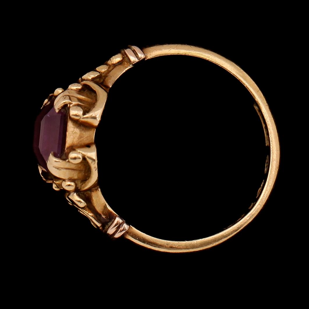 RING, 18K guld och ametist, svenska stämplar 1944. Total vikt ca 4 g.