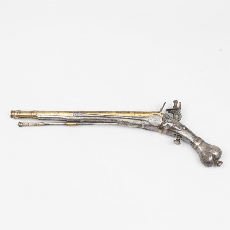 A Scottish flintlock pistol, end of the 17th century.
