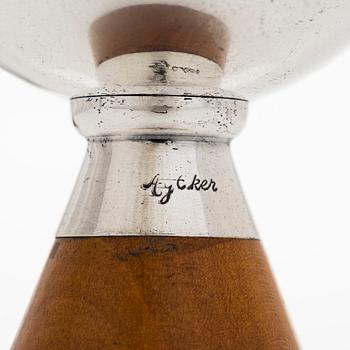 Anna-Greta Eker, sokerikko ja kermakko, hopea ja mahonki, Auran Kultaseppä, Turku 1962.